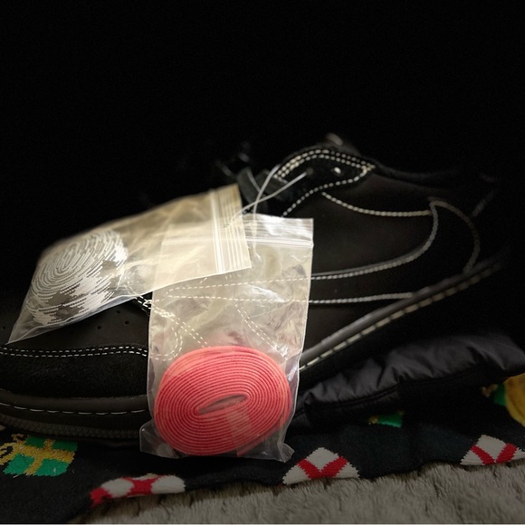 Deadstock Travis Scott Low Dunks ‘Phantom Blacks”, Jordan’s \ Nike. $250 Sale! - Picture 4 of 16